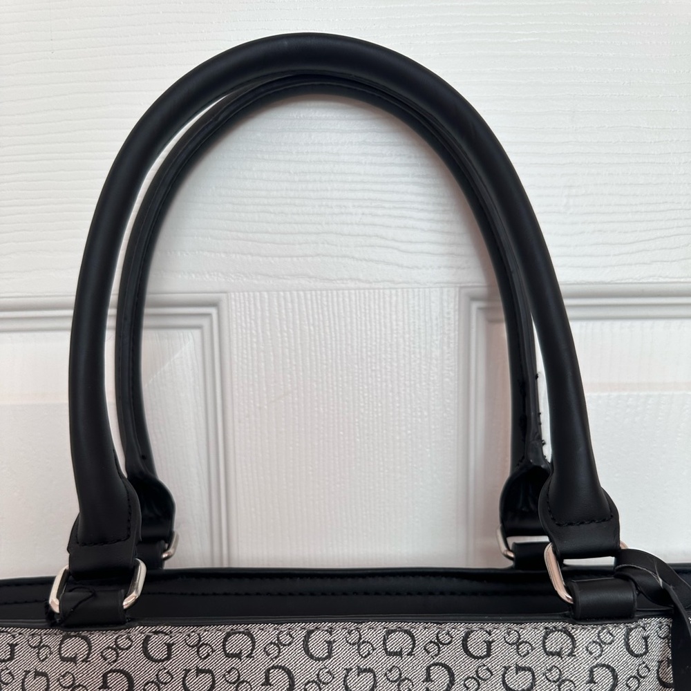 GUESS~ Stylish Large Gray Monogrammed Patterned Tote Bag w/Beige Lining - Picture 8 of 14